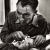 © Eugene Smith, Доктор Кериани зашил рану девочки, но теперь он должен найти слова, чтобы сказать родителям девочки о том, что ее глаз невозможно спасти и что они должны отправиться в Денвер для продолжения лечения.